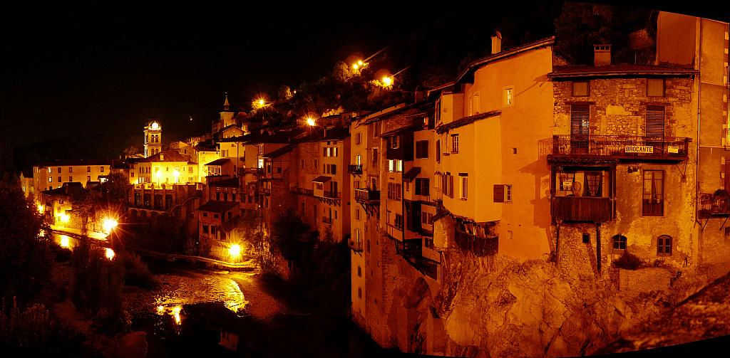 Pont-en-Royans by night