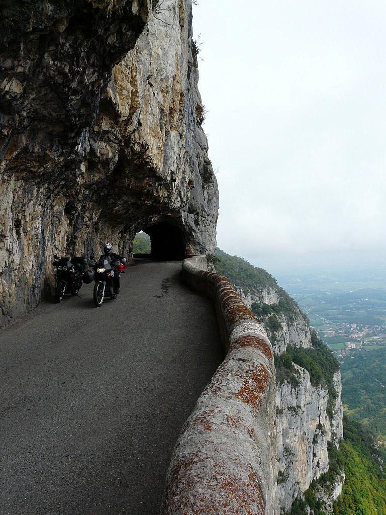 Combe Laval, hoch in der Felswand